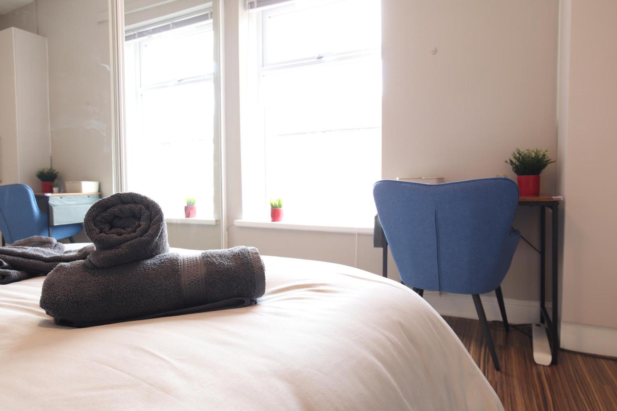 2-Bedroom, Free Parking, High Speed Wi-Fi, Swinton แมนเชสเตอร์ ภายนอก รูปภาพ