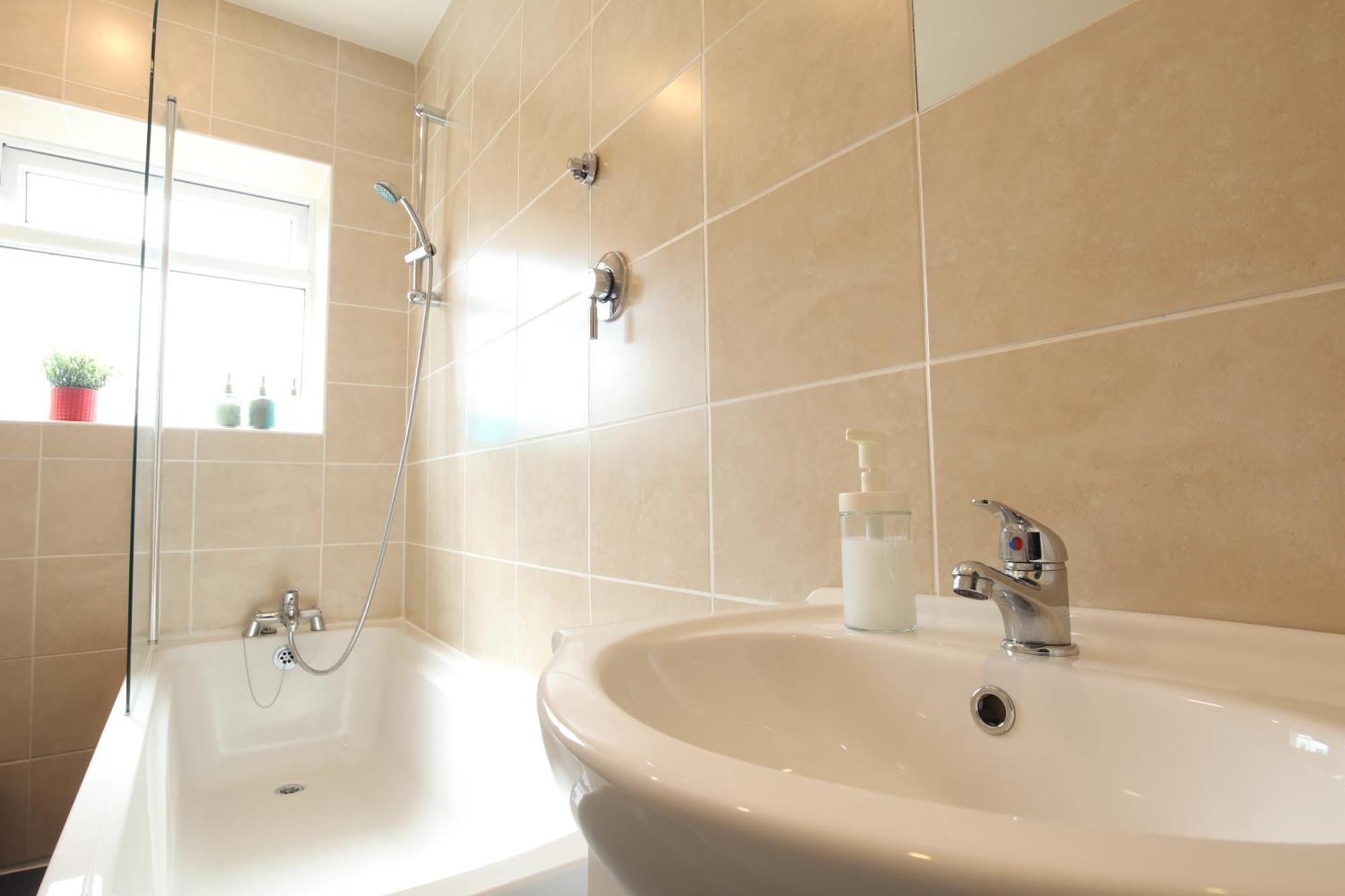 2-Bedroom, Free Parking, High Speed Wi-Fi, Swinton แมนเชสเตอร์ ภายนอก รูปภาพ