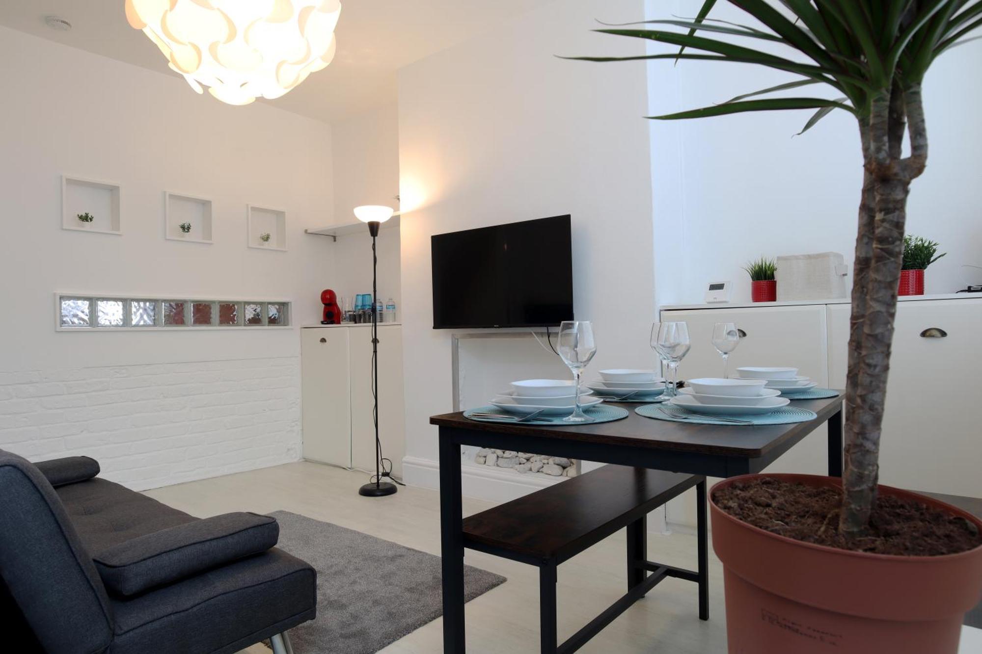 2-Bedroom, Free Parking, High Speed Wi-Fi, Swinton แมนเชสเตอร์ ภายนอก รูปภาพ