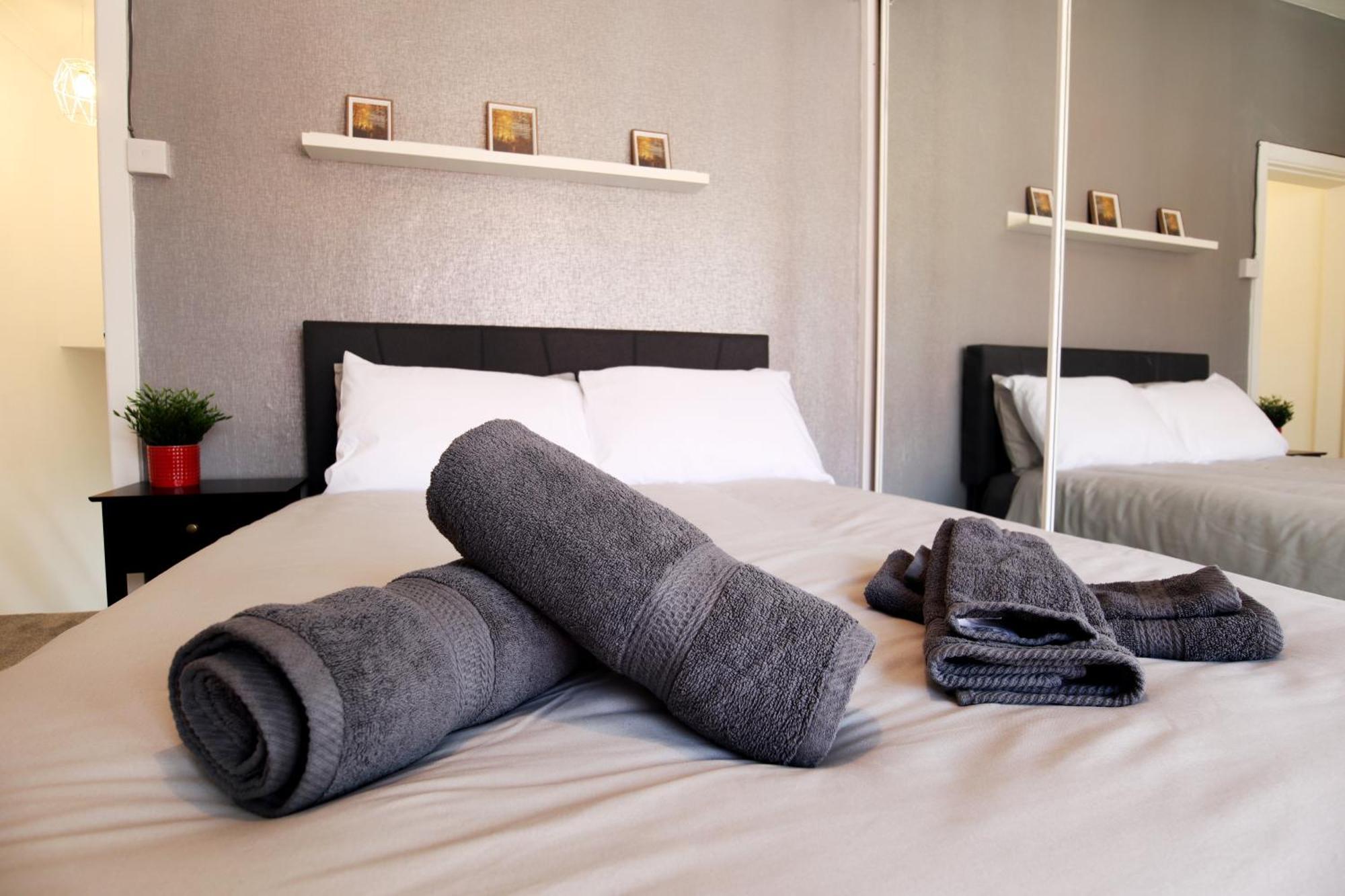 2-Bedroom, Free Parking, High Speed Wi-Fi, Swinton แมนเชสเตอร์ ภายนอก รูปภาพ